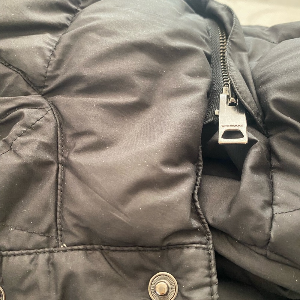 Burberry Women’s Black Quilted Puffer Jacket Size Small - Picture 3 of 13